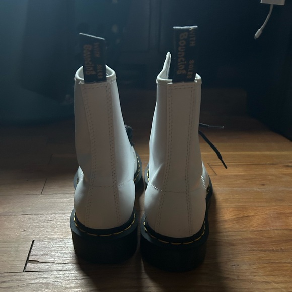 Doc Martens 1460 White Smooth Leather Lace up Boots Size 8 - Picture 6 of 6